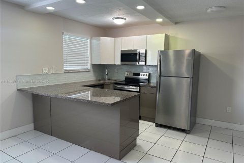 Copropriété à louer à North Miami, Floride: 1 chambre, 52.4 m2 № 1891778 - photo 1