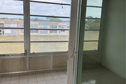 Condo in Sunrise, Florida, 1 bedroom № 2246640 - photo 3