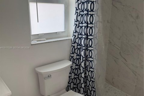 Condo in Sunrise, Florida, 1 bedroom № 2246640 - photo 11