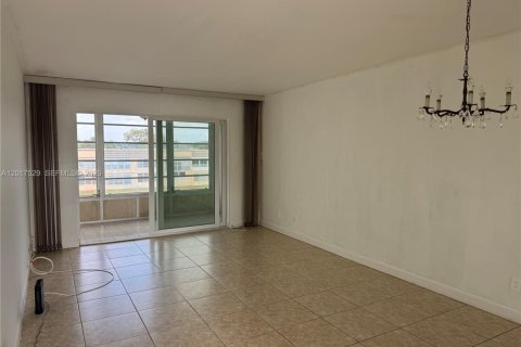 Condo in Sunrise, Florida, 1 bedroom № 2246640 - photo 9