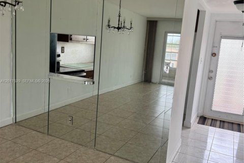 Condo in Sunrise, Florida, 1 bedroom № 2246640 - photo 30