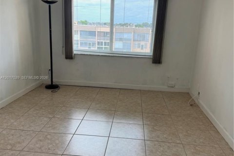 Condo in Sunrise, Florida, 1 bedroom № 2246640 - photo 18