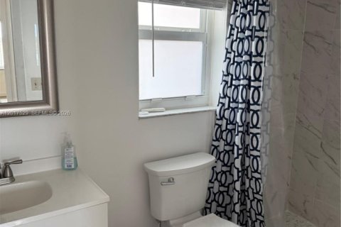 Condo in Sunrise, Florida, 1 bedroom № 2246640 - photo 10