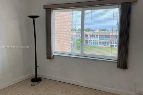 Condo in Sunrise, Florida, 1 bedroom № 2246640 - photo 19