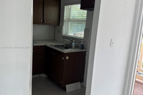 Condo in Sunrise, Florida, 1 bedroom № 2246640 - photo 26