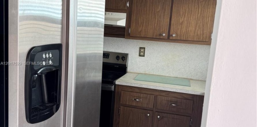 Condo in Sunrise, Florida, 1 bedroom № 2246640