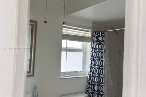 Condo in Sunrise, Florida, 1 bedroom № 2246640 - photo 22