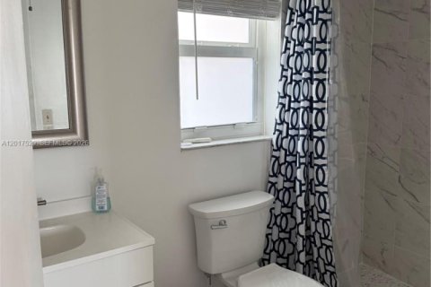 Condo in Sunrise, Florida, 1 bedroom № 2246640 - photo 25