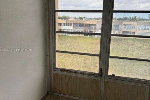 Condo in Sunrise, Florida, 1 bedroom № 2246640 - photo 28