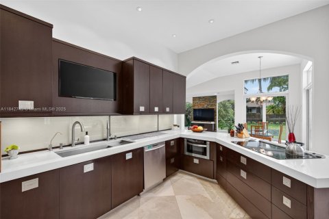 House in Weston, Florida 4 bedrooms, 240.52 sq.m. № 1836356 - photo 19