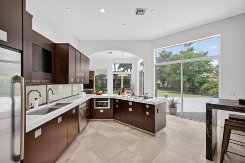 House in Weston, Florida 4 bedrooms, 240.52 sq.m. № 1836356 - photo 17