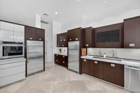 House in Weston, Florida 4 bedrooms, 240.52 sq.m. № 1836356 - photo 15