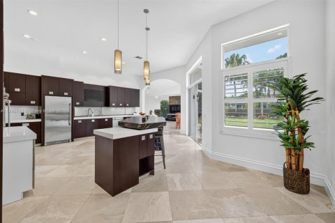 House in Weston, Florida 4 bedrooms, 240.52 sq.m. № 1836356 - photo 9