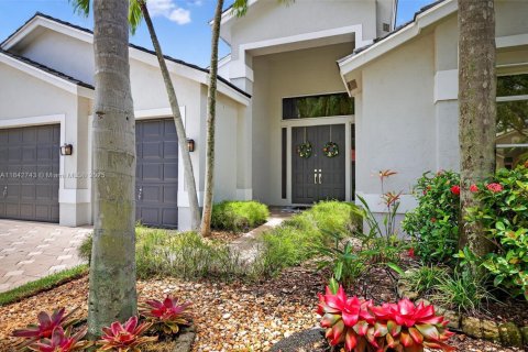 House in Weston, Florida 4 bedrooms, 240.52 sq.m. № 1836356 - photo 3