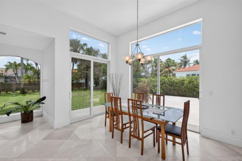 House in Weston, Florida 4 bedrooms, 240.52 sq.m. № 1836356 - photo 21