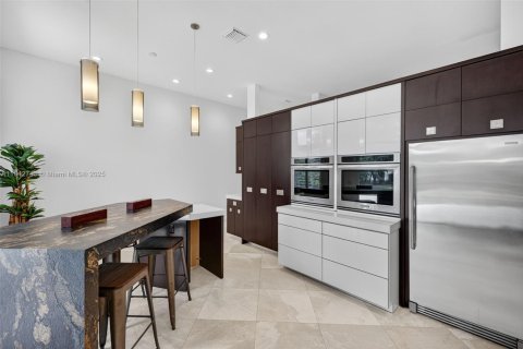 House in Weston, Florida 4 bedrooms, 240.52 sq.m. № 1836356 - photo 27