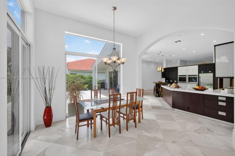 House in Weston, Florida 4 bedrooms, 240.52 sq.m. № 1836356 - photo 30
