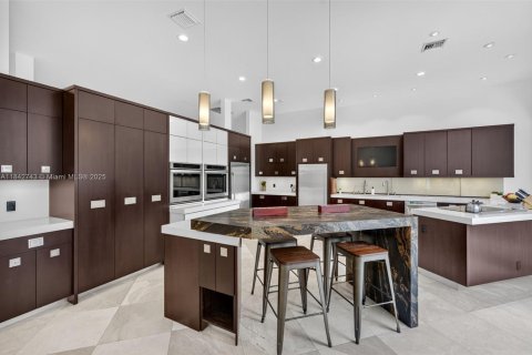House in Weston, Florida 4 bedrooms, 240.52 sq.m. № 1836356 - photo 29