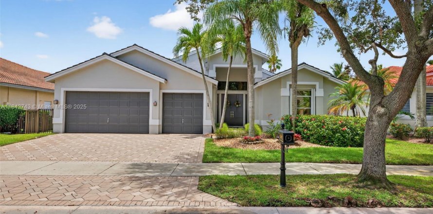 House in Weston, Florida 4 bedrooms, 240.52 sq.m. № 1836356