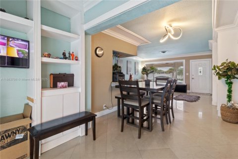 House in Hollywood, Florida 3 bedrooms, 131.36 sq.m. № 1892687 - photo 6
