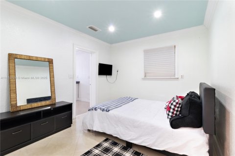 House in Hollywood, Florida 3 bedrooms, 131.36 sq.m. № 1892687 - photo 13