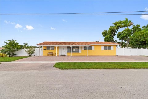House in Hollywood, Florida 3 bedrooms, 131.36 sq.m. № 1892687 - photo 21