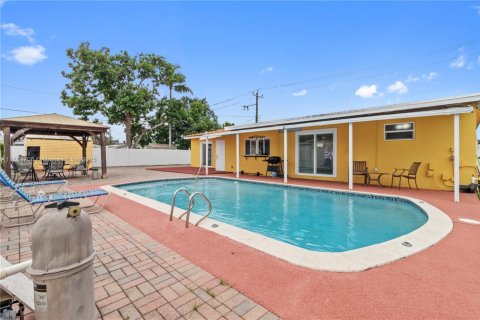House in Hollywood, Florida 3 bedrooms, 131.36 sq.m. № 1892687 - photo 2