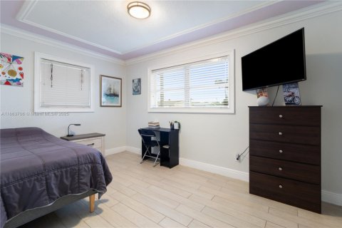 House in Hollywood, Florida 3 bedrooms, 131.36 sq.m. № 1892687 - photo 19