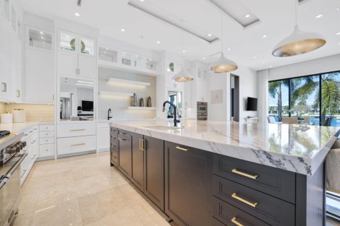 House in Boca Raton, Florida 6 bedrooms, 833.8 sq.m. № 2421458 - photo 20