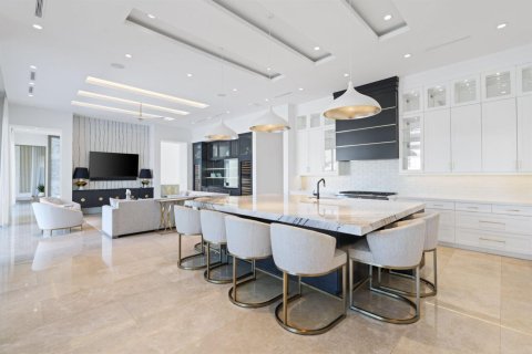 House in Boca Raton, Florida 6 bedrooms, 833.8 sq.m. № 2421458 - photo 24