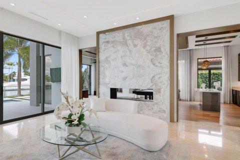 House in Boca Raton, Florida 6 bedrooms, 833.8 sq.m. № 2421458 - photo 15
