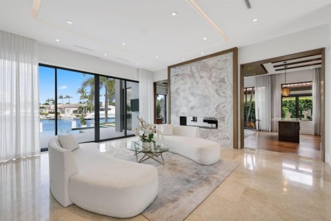 House in Boca Raton, Florida 6 bedrooms, 833.8 sq.m. № 2421458 - photo 12