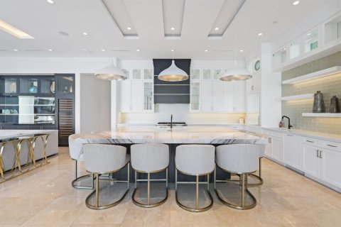 House in Boca Raton, Florida 6 bedrooms, 833.8 sq.m. № 2421458 - photo 25