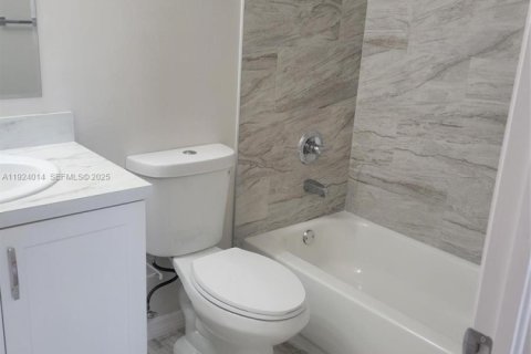 Купить таунхаус в Пальметто-Бей, Флорида 2 спальни, 104.05м2, № 1982886 - фото 15