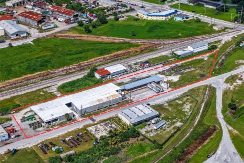 Propiedad comercial en venta en Belle Glade, Florida № 1956511 - foto 4