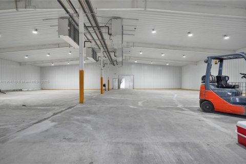 Propiedad comercial en venta en Belle Glade, Florida № 1956511 - foto 24