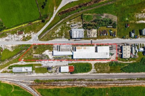 Propiedad comercial en venta en Belle Glade, Florida № 1956511 - foto 2