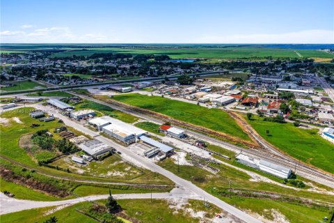 Propiedad comercial en venta en Belle Glade, Florida № 1956511 - foto 8