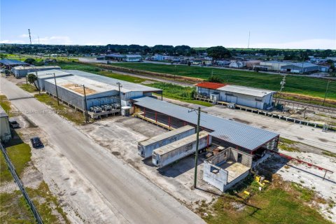 Propiedad comercial en venta en Belle Glade, Florida № 1956511 - foto 20