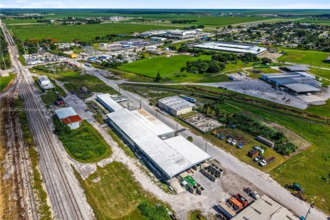 Propiedad comercial en venta en Belle Glade, Florida № 1956511 - foto 14