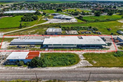 Propiedad comercial en venta en Belle Glade, Florida № 1956511 - foto 1