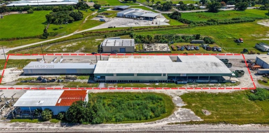Propiedad comercial en Belle Glade, Florida № 1956511