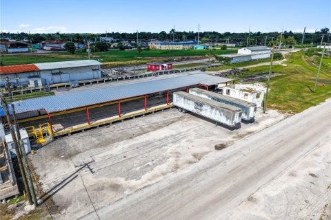 Propiedad comercial en venta en Belle Glade, Florida № 1956511 - foto 12