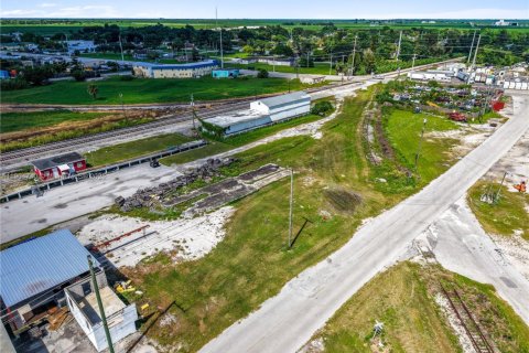 Propiedad comercial en venta en Belle Glade, Florida № 1956511 - foto 19