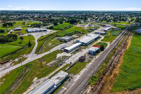 Propiedad comercial en venta en Belle Glade, Florida № 1956511 - foto 21