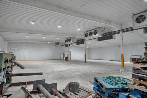 Propiedad comercial en venta en Belle Glade, Florida № 1956511 - foto 26