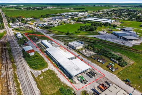 Propiedad comercial en venta en Belle Glade, Florida № 1956511 - foto 3