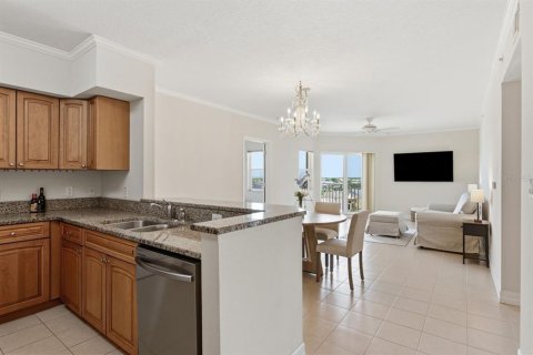 Condo in New Port Richey, Florida, 2 bedrooms № 2221507 - photo 3