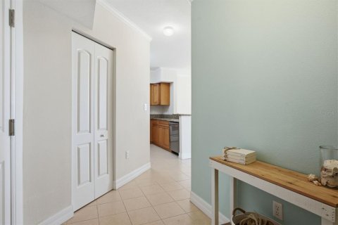 Condo in New Port Richey, Florida, 2 bedrooms № 2221507 - photo 14