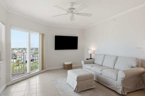 Condo in New Port Richey, Florida, 2 bedrooms № 2221507 - photo 9